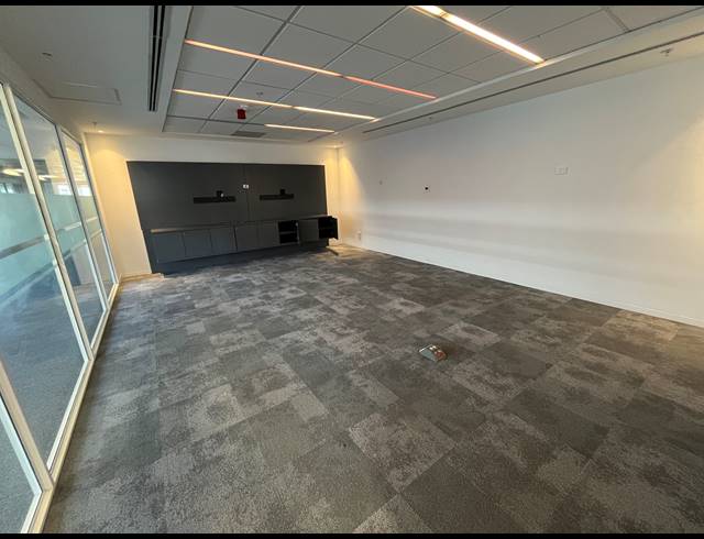 2,051M² OFFICE TO LET IN FORESHORE